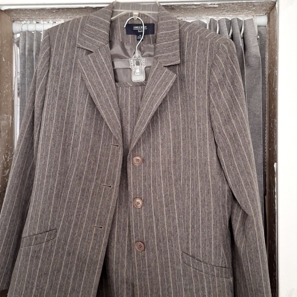 Ladies skirt suit